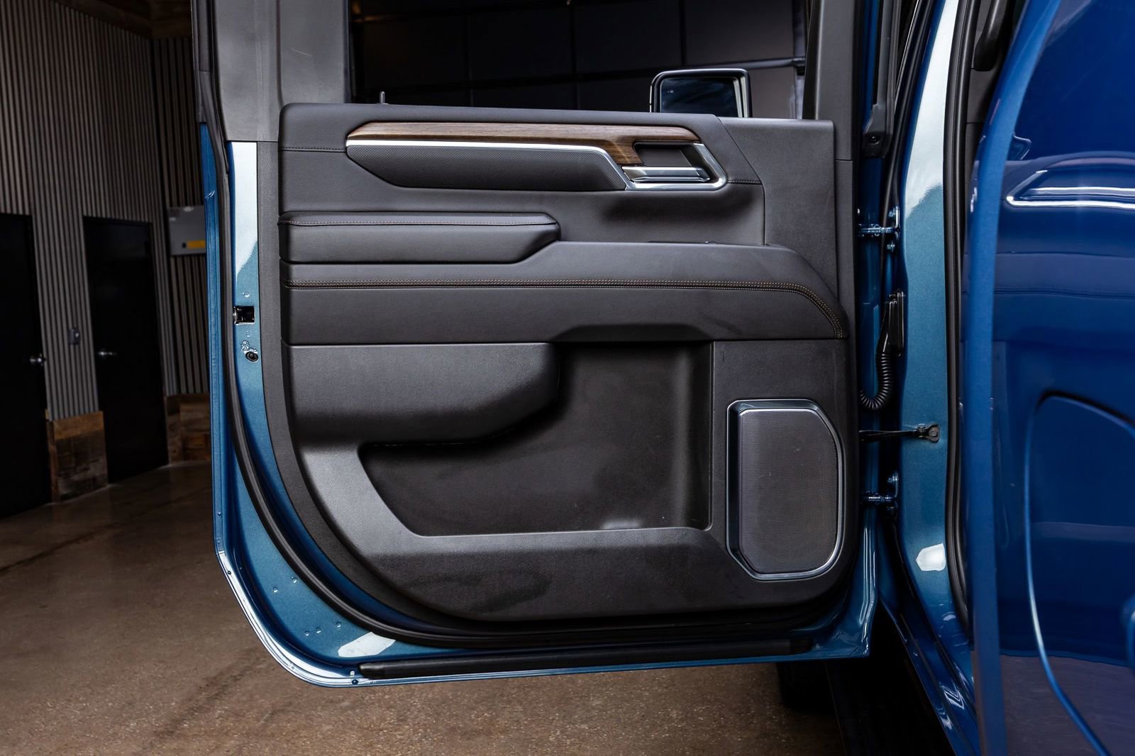 Used 2024 Chevrolet Silverado 2500 High Country w/ High Country Premium Package AWD/4WD image 38