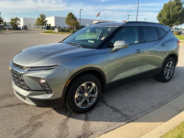 New 2025 Chevrolet Blazer LT w/ Convenience Package AWD/4WD image 3