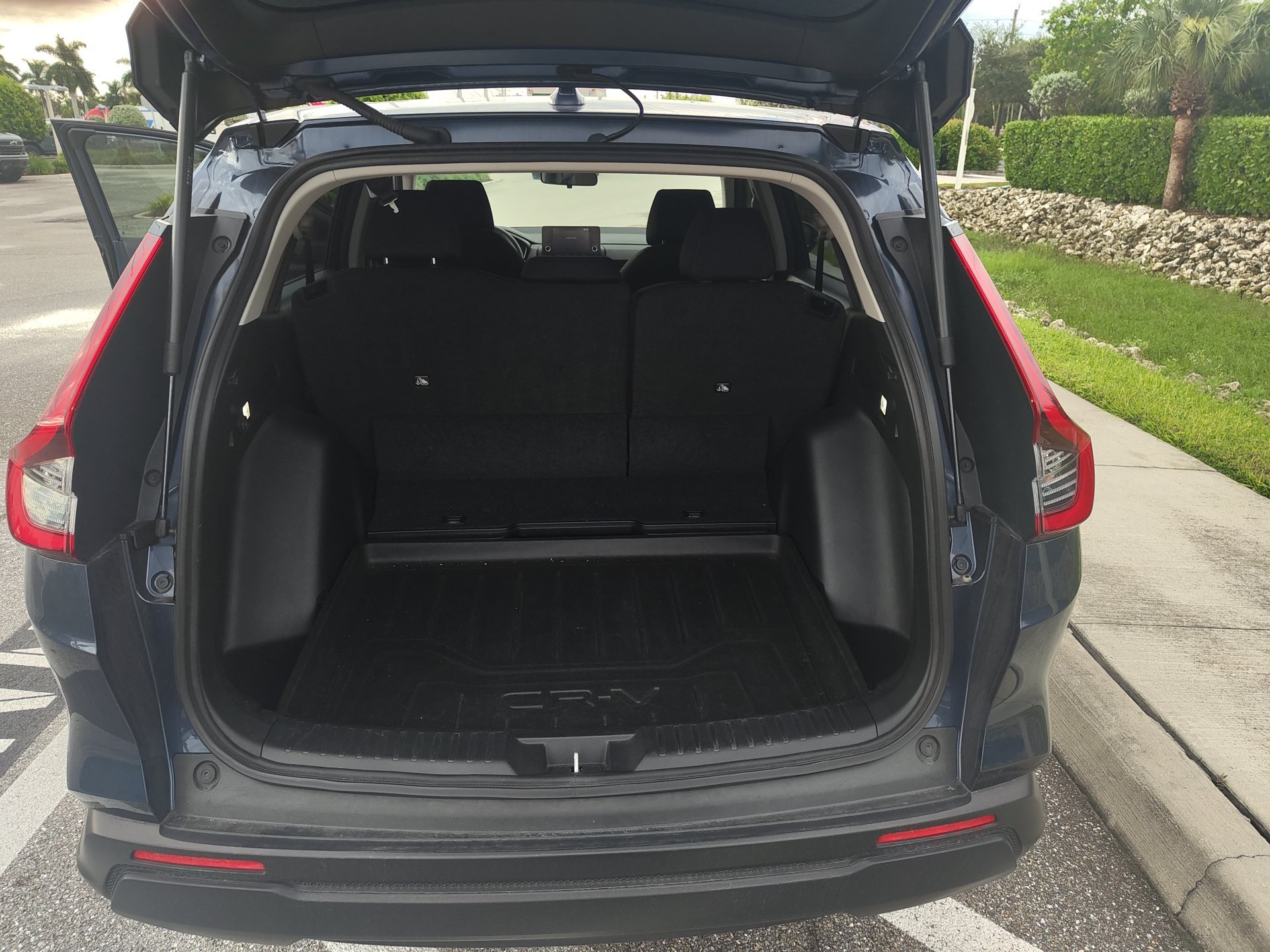 Used 2023 Honda CR-V LX image 28