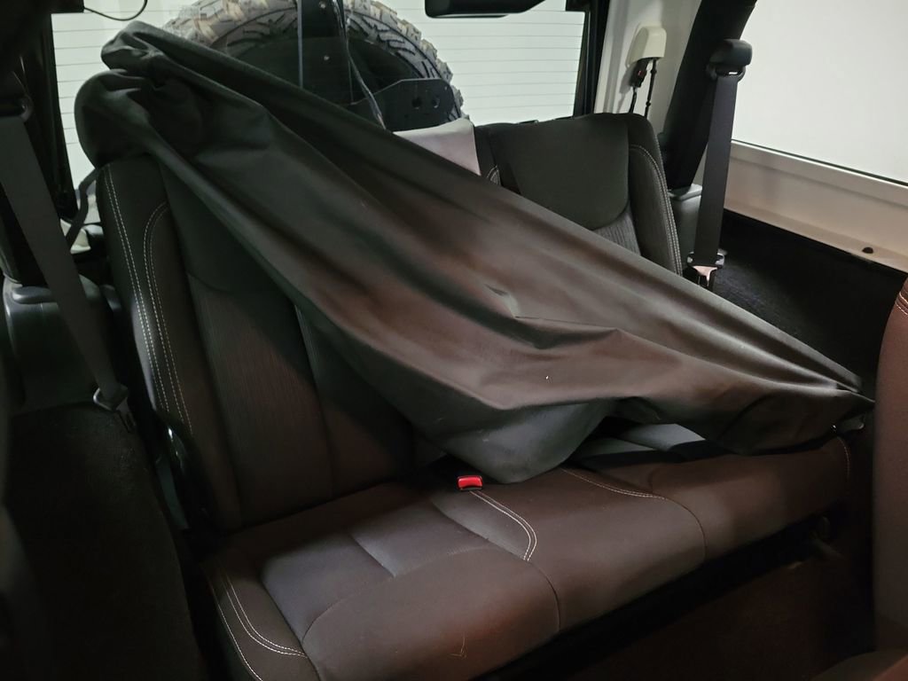 Used 2018 Jeep Wrangler Rubicon w/ Power Convenience Group image 21