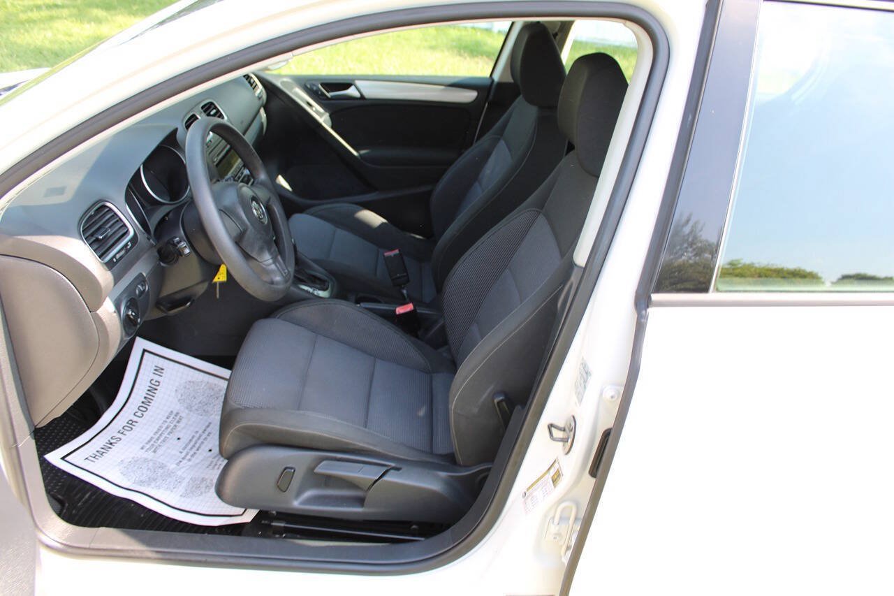 Used 2011 Volkswagen Golf 4-Door FWD image 14