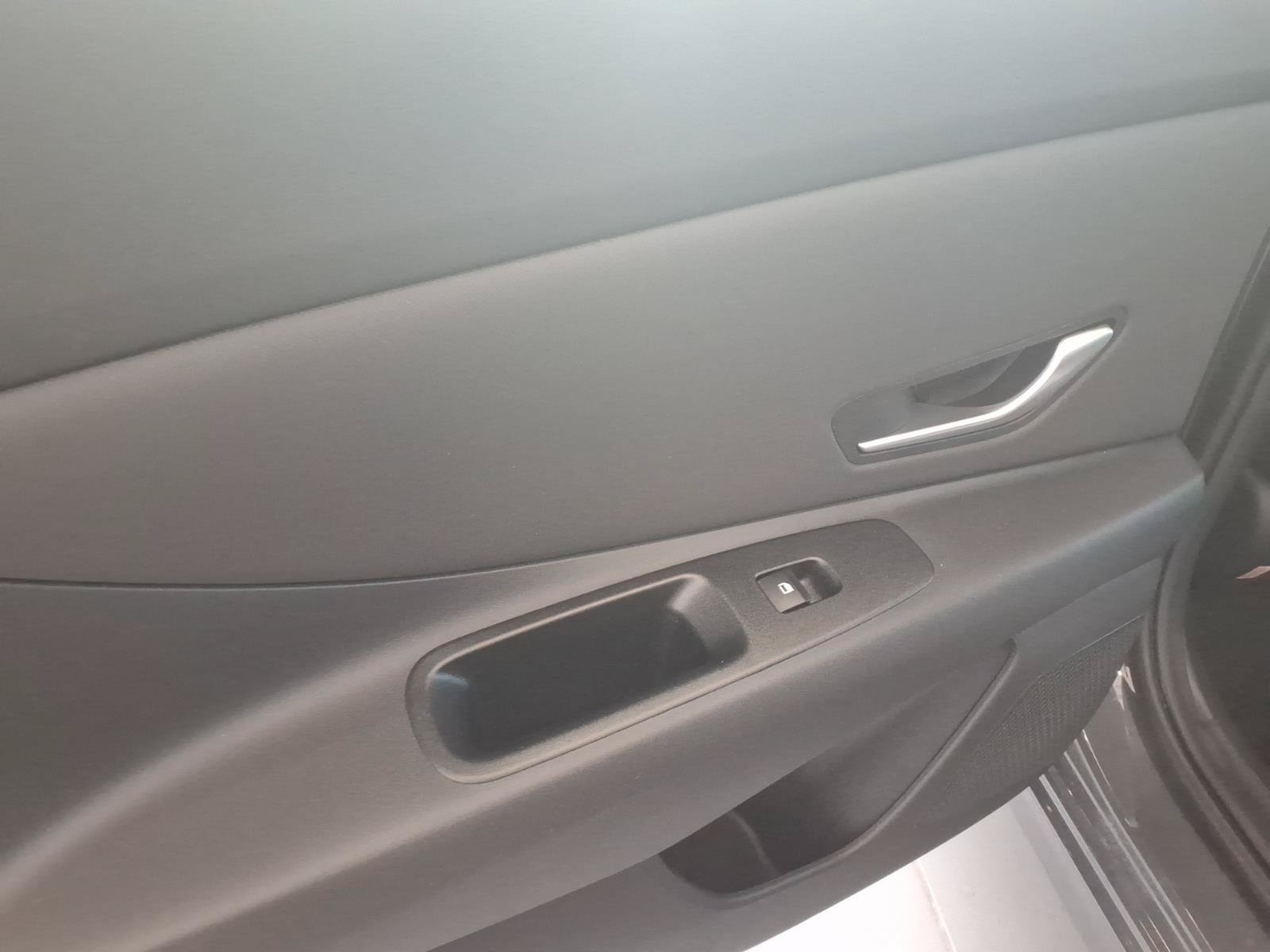 Certified 2025 Hyundai Elantra SEL FWD image 15