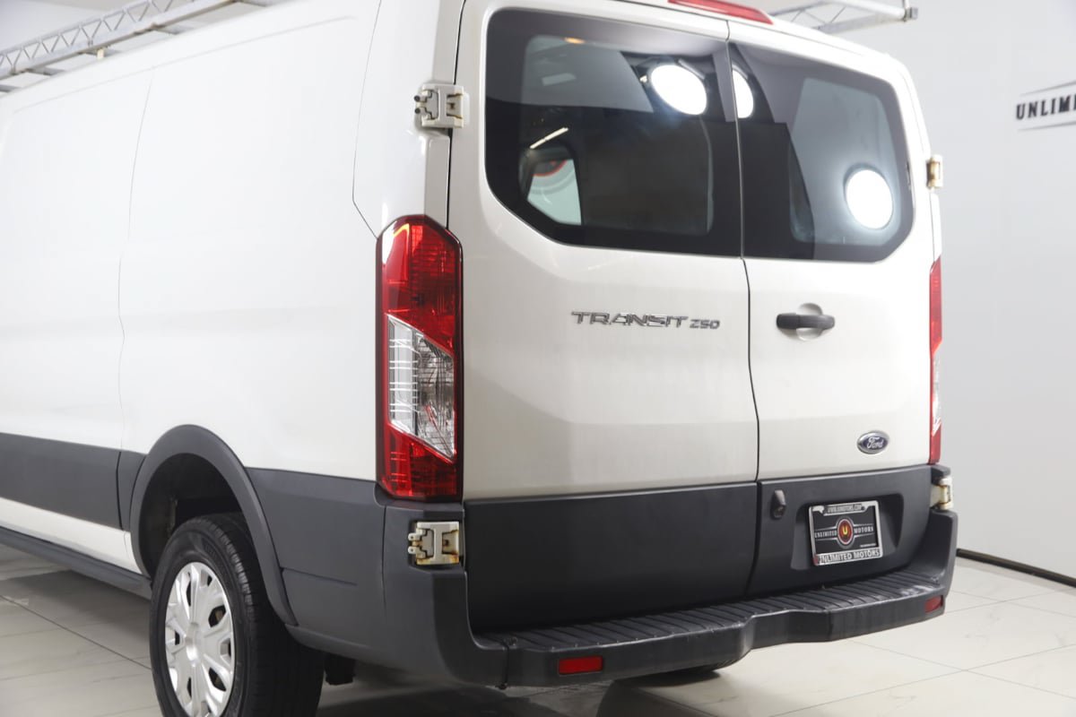 Used 2016 Ford Transit 250 130 Low Roof w/ Exterior Upgrade Package RWD image 17