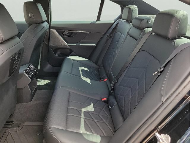 Used 2024 BMW 540i xDrive w/ Convenience Package AWD/4WD image 16
