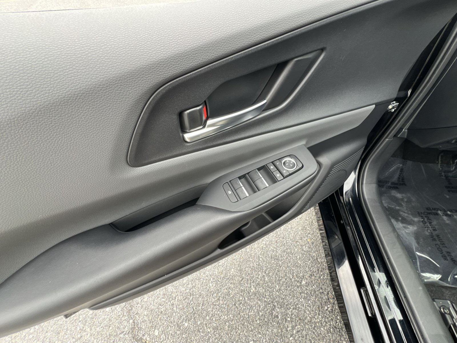 Used 2025 Toyota Prius XLE AWD/4WD image 15