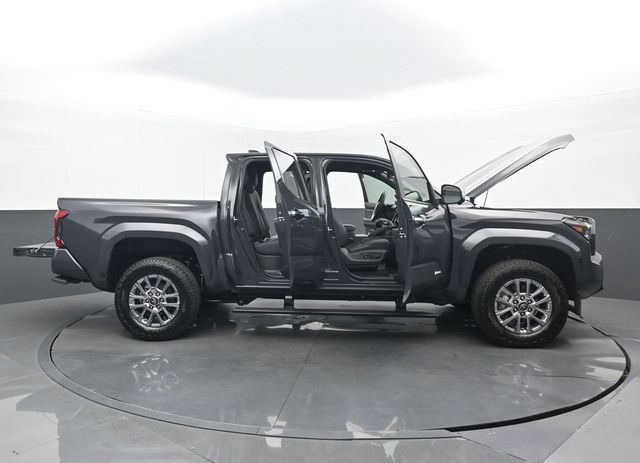 Used 2024 Toyota Tacoma Limited w/ Limited Package (LT) AWD/4WD image 34
