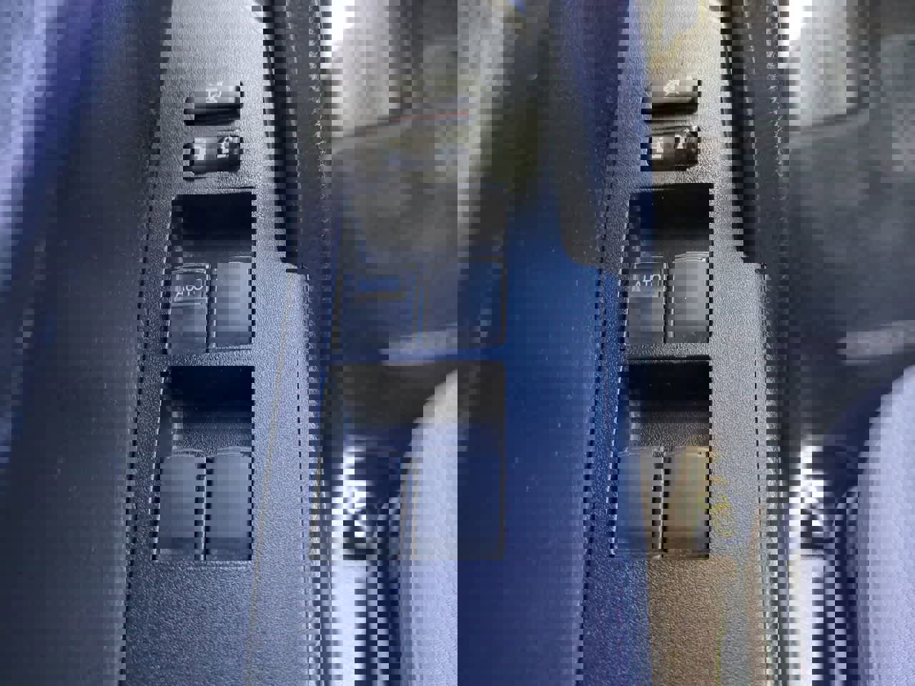 Used 2015 Toyota Corolla L image 20