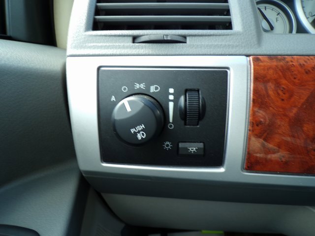 Used 2009 Chrysler Town & Country Touring image 24