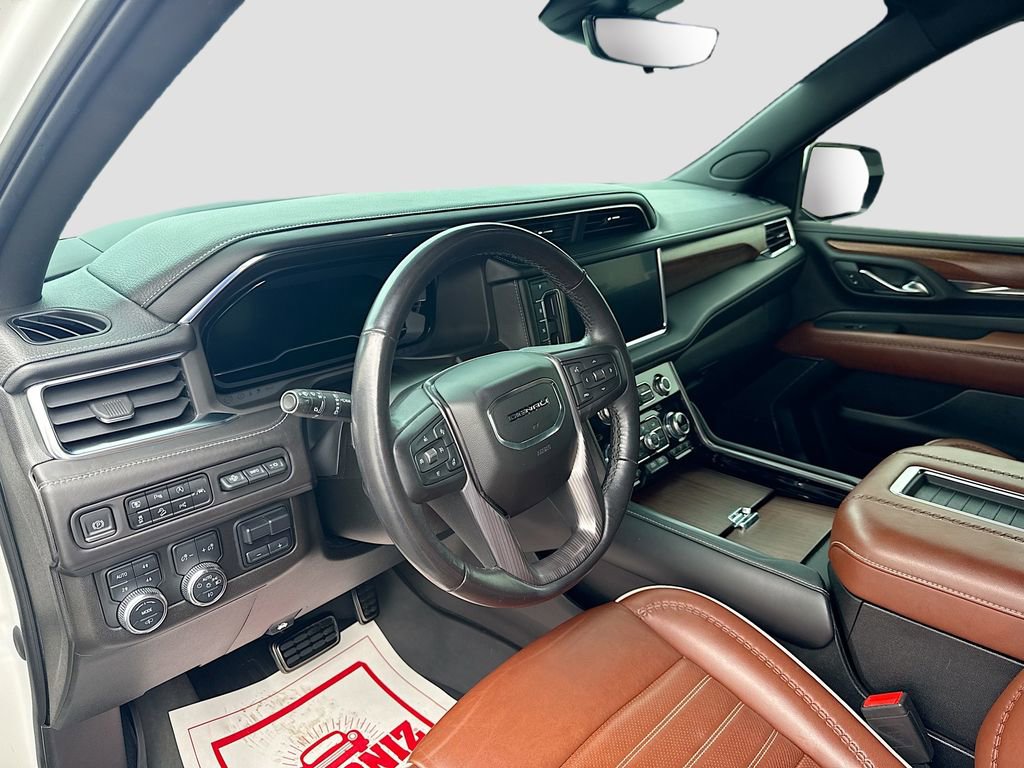 Used 2023 GMC Yukon Denali Ultimate AWD/4WD image 9