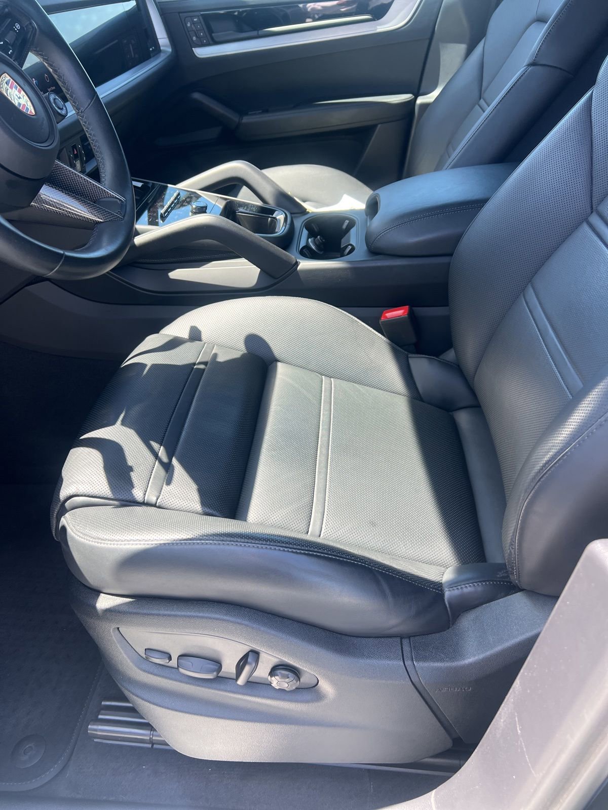 Used 2024 Porsche Cayenne Turbo image 5