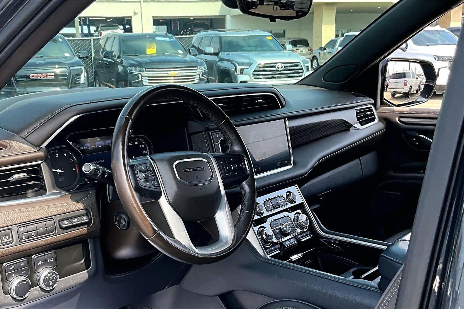 Used 2021 GMC Yukon Denali w/ Denali Premium Package AWD/4WD image 50