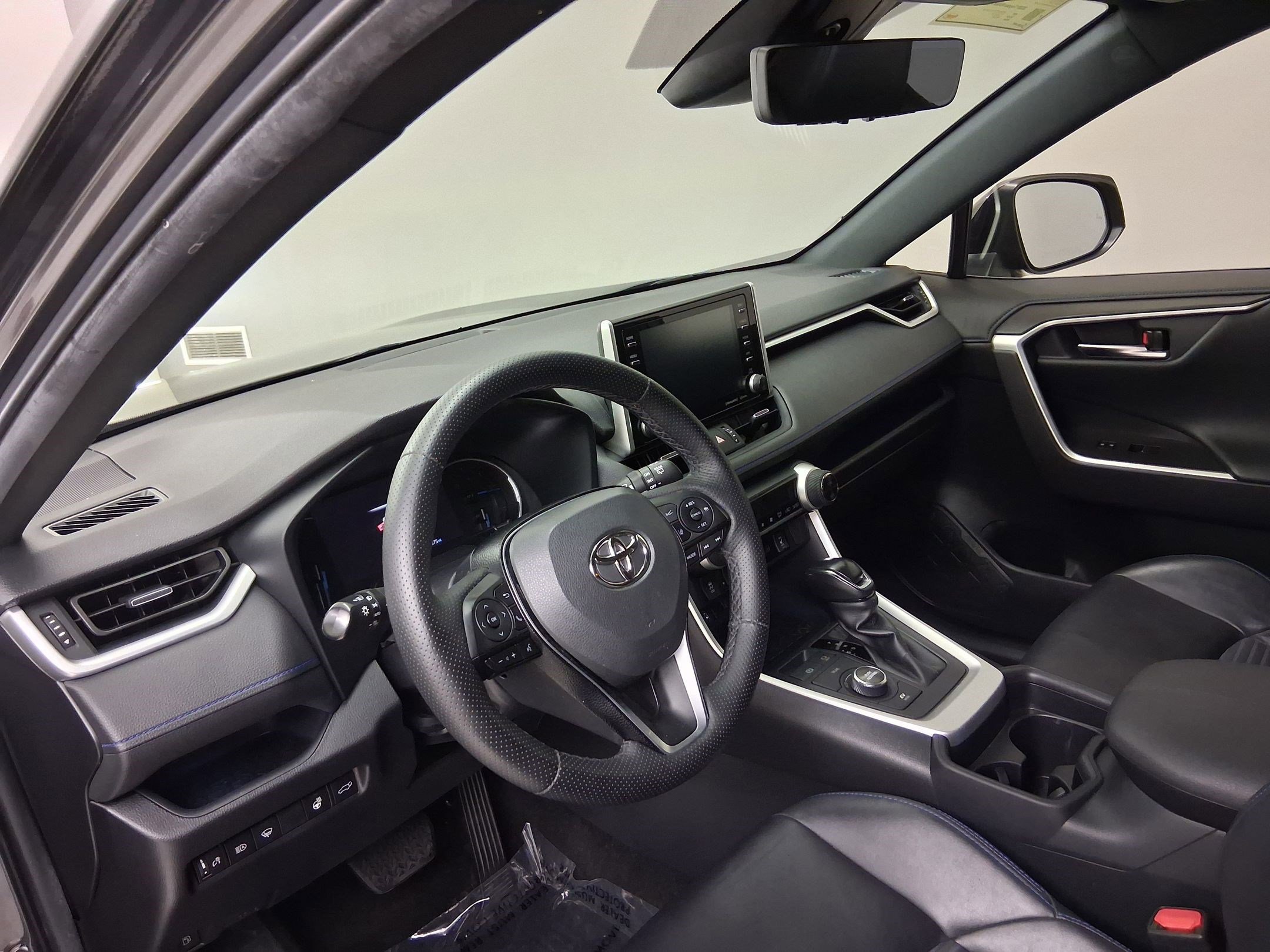 Used 2020 Toyota RAV4 XSE w/ XSE Grade Weather Package AWD/4WD image 2