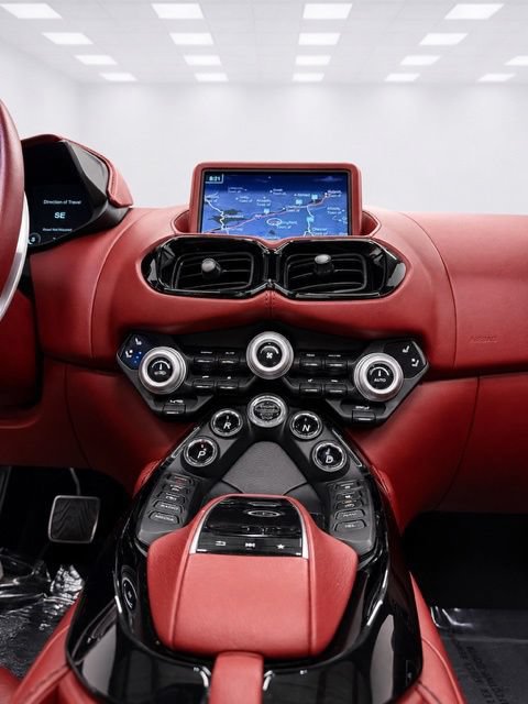 Used 2021 Aston Martin V8 Vantage Roadster RWD image 21