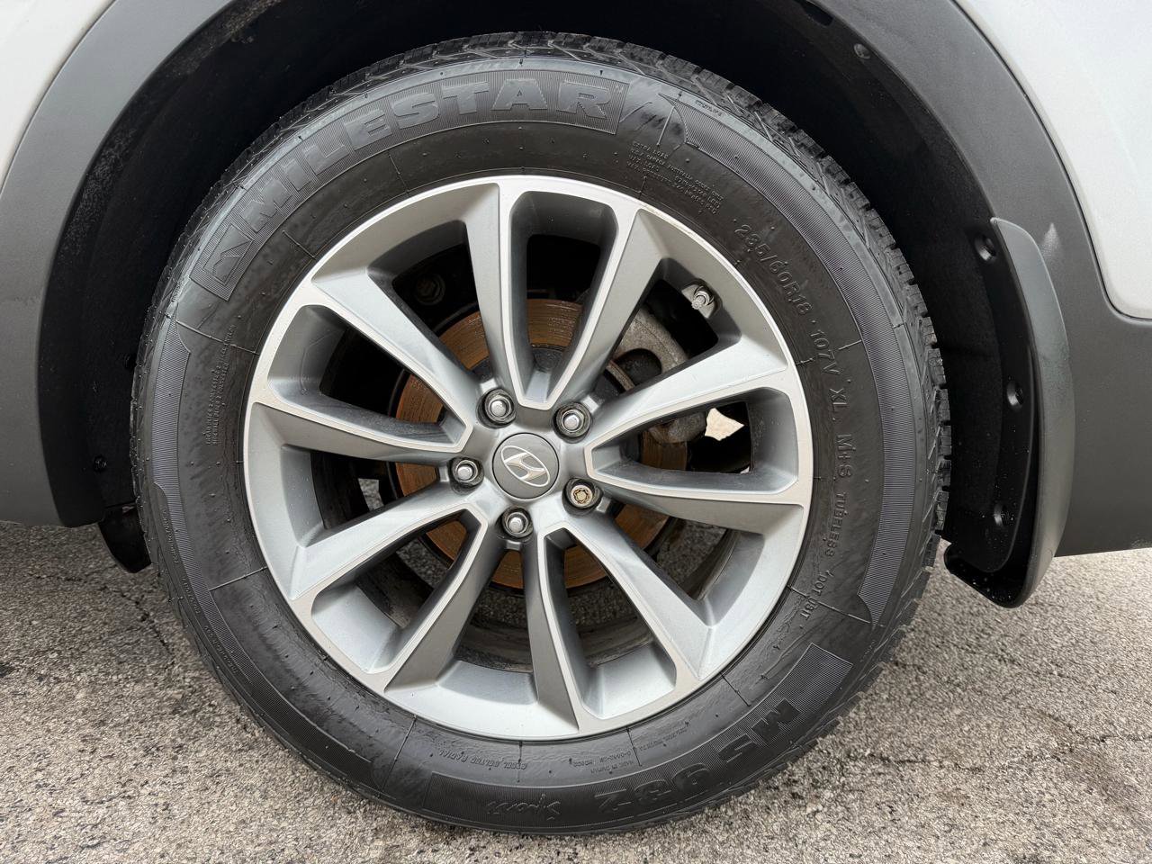 Used 2017 Hyundai Santa Fe SE AWD/4WD image 5