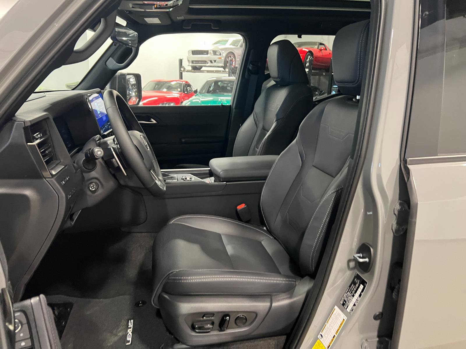 Used 2026 Lexus GX 550 w/ Cold Area Package AWD/4WD image 9