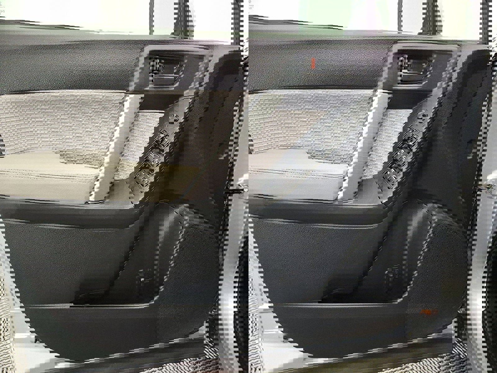 Used 2017 Subaru Forester 2.5i Premium w/ Protection Package #1 AWD/4WD image 10