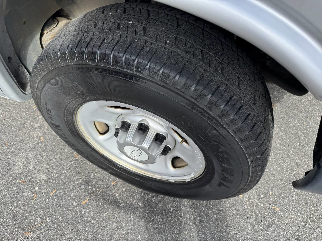 Used 2015 Chevrolet Express 2500 LS image 18