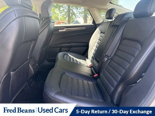 Used 2017 Ford Fusion SE w/ Fusion SE Technology Package FWD image 16