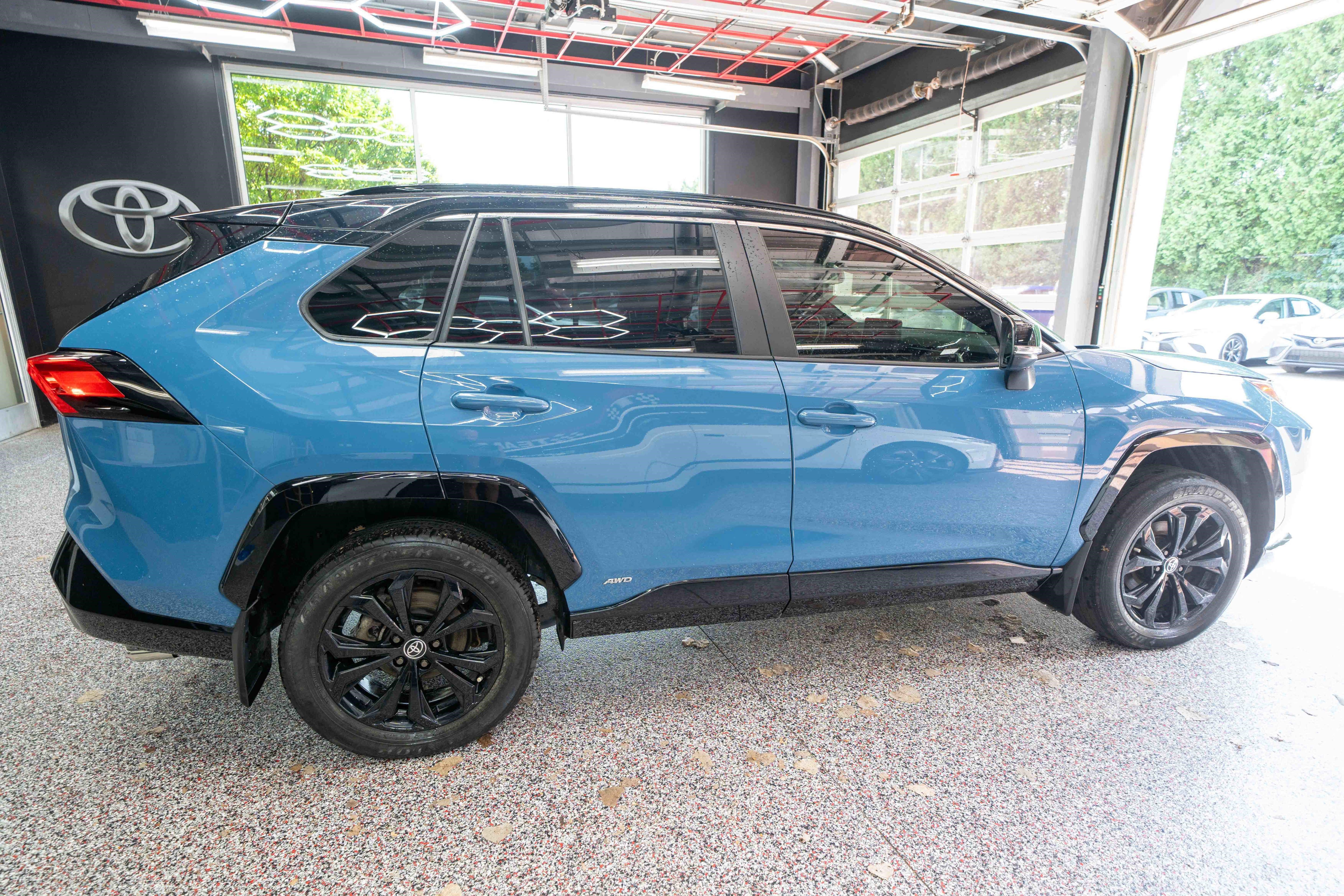 Used 2022 Toyota RAV4 XSE AWD/4WD image 4