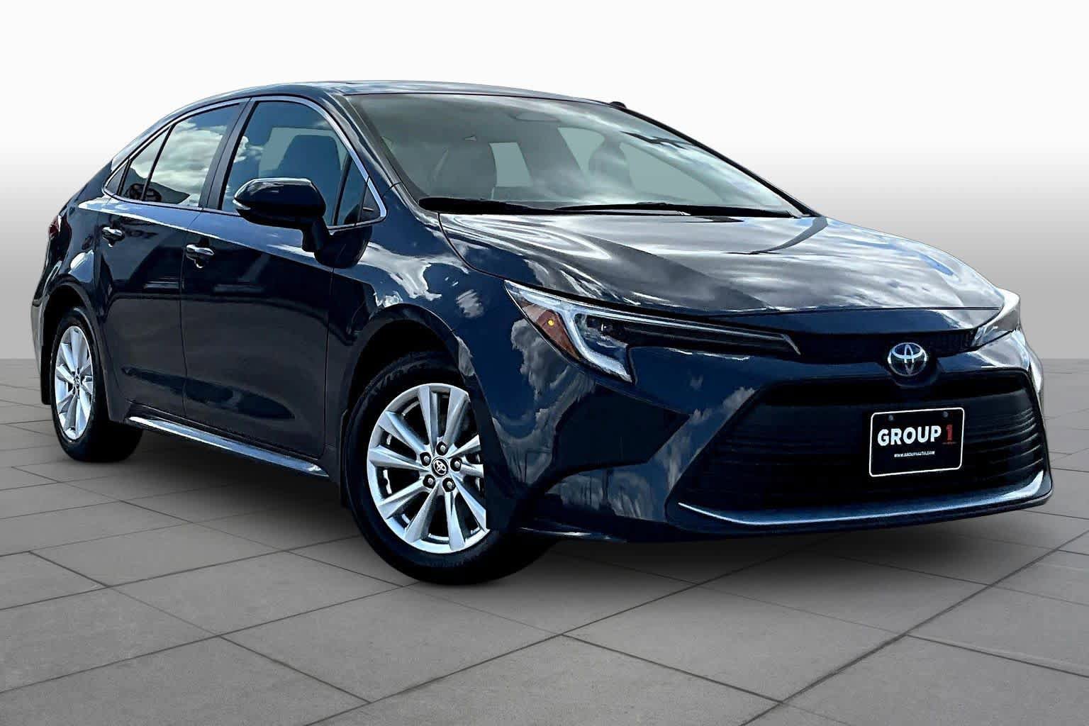 Used 2024 Toyota Corolla XLE FWD image 3