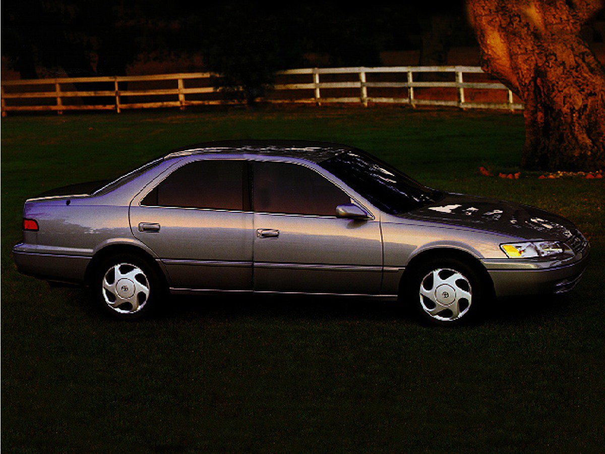 Used 1997 Toyota Camry XLE FWD image 2