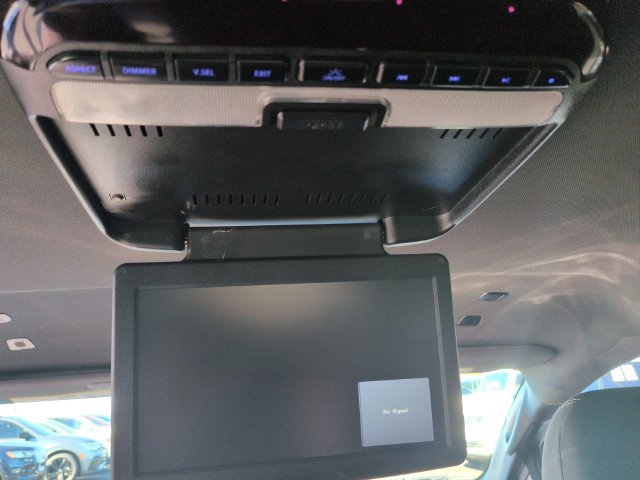 Used 2018 Chrysler Pacifica Touring Plus w/ S Appearance Package FWD image 33