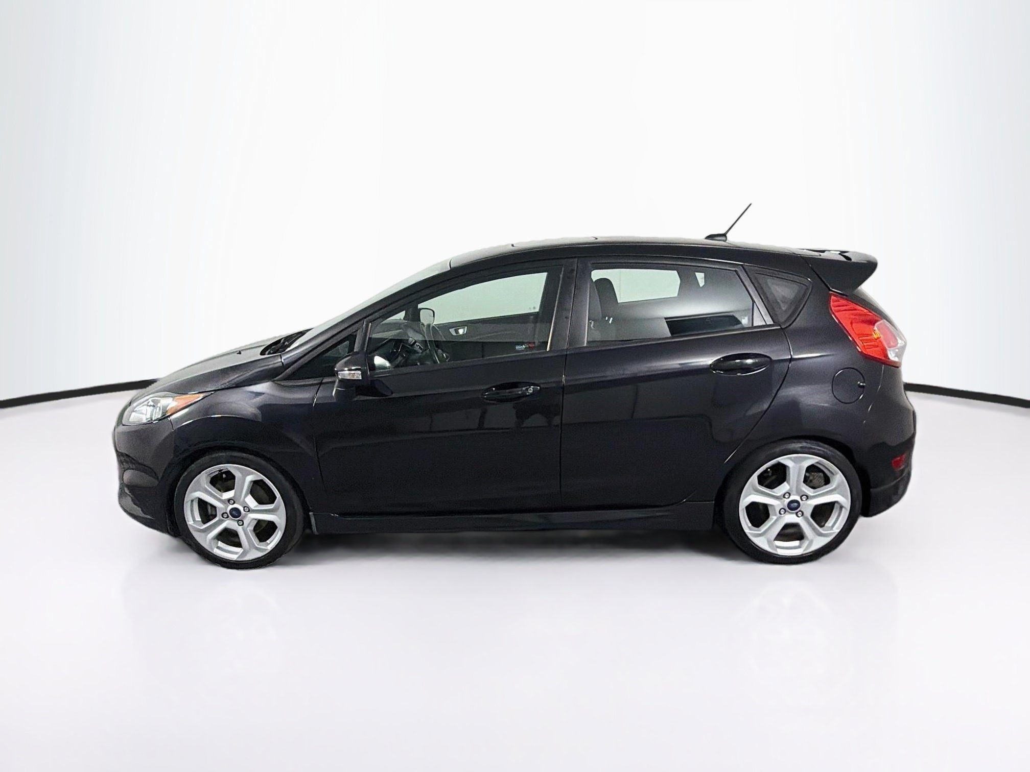 Used 2015 Ford Fiesta ST FWD image 4