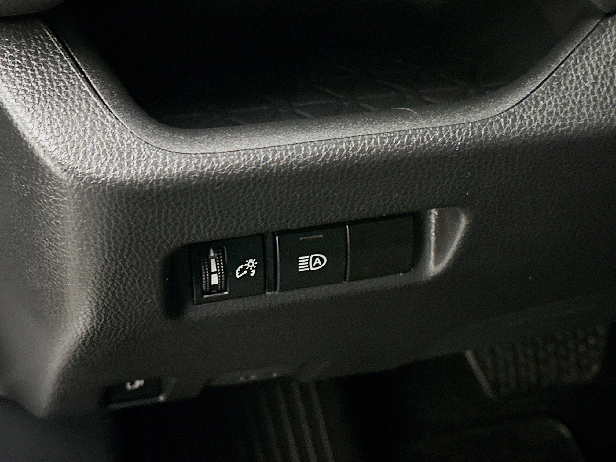 Used 2025 Toyota RAV4 XLE image 17