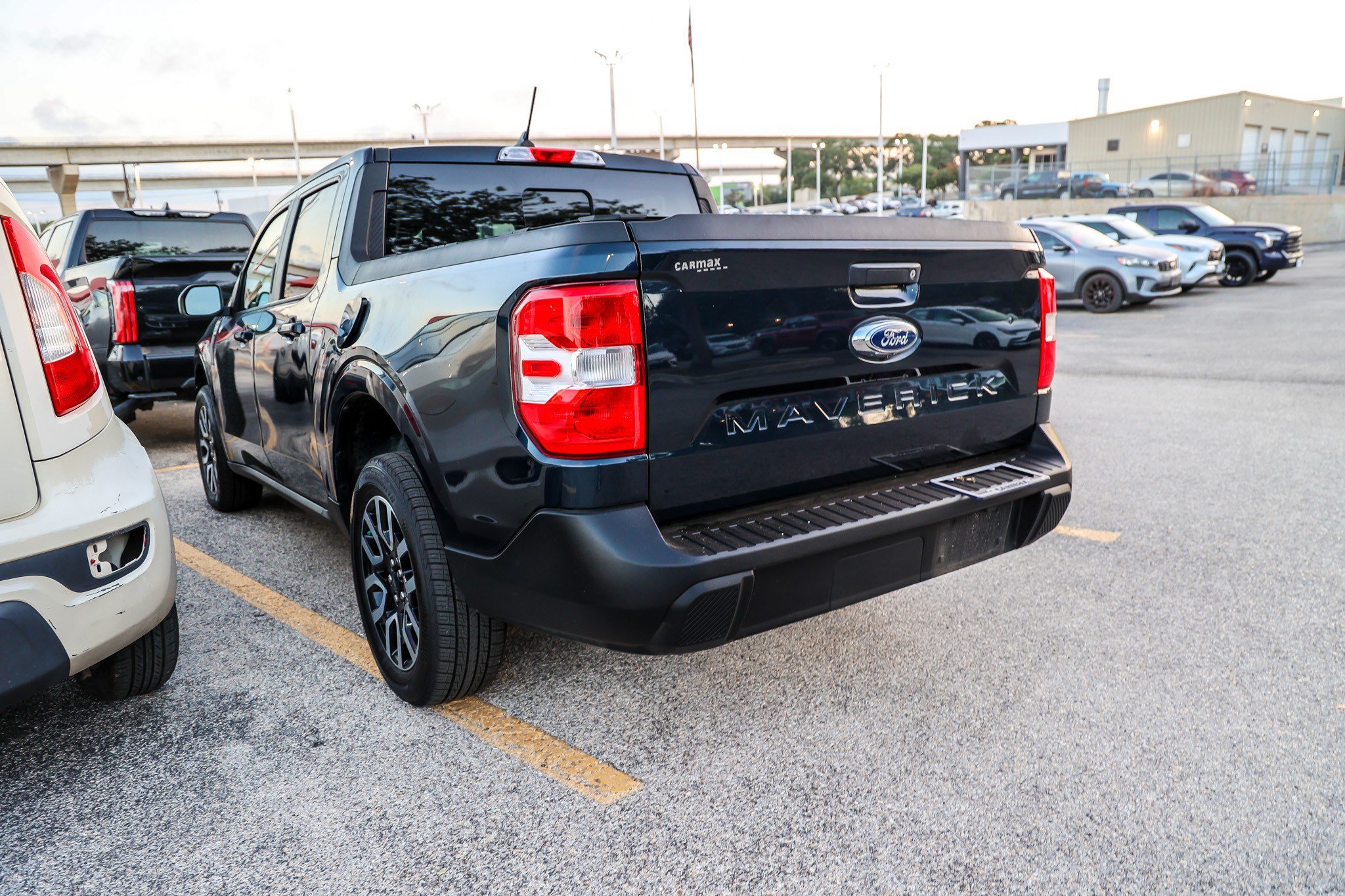 Used 2022 Ford Maverick Lariat FWD image 9