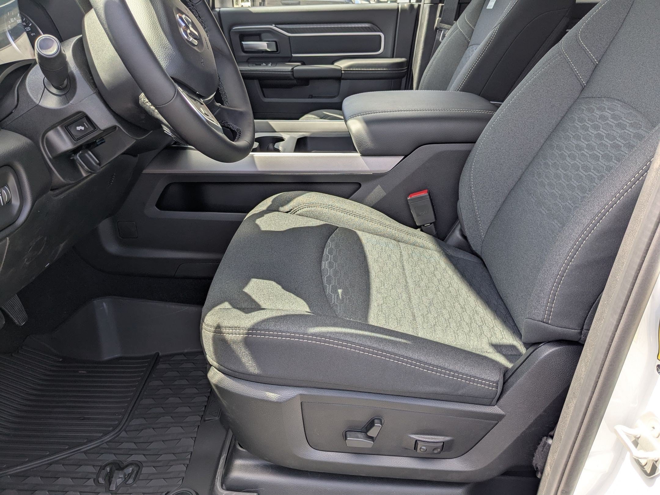 New 2026 RAM 2500 Big Horn AWD/4WD image 12