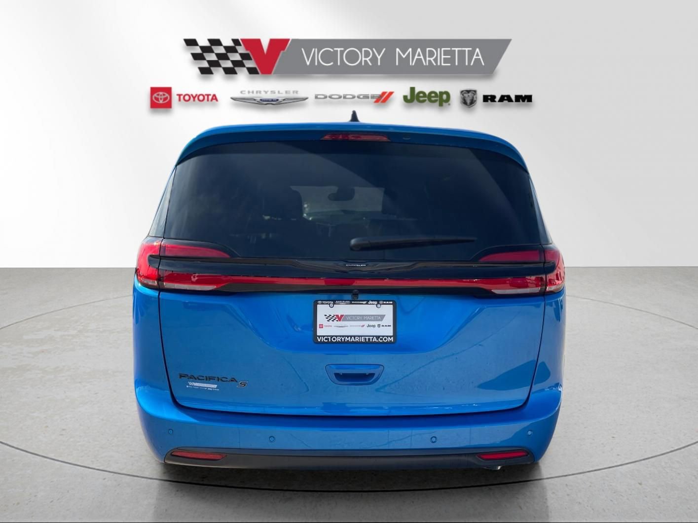 New 2026 Chrysler Pacifica Select w/ S Appearance Package image 4