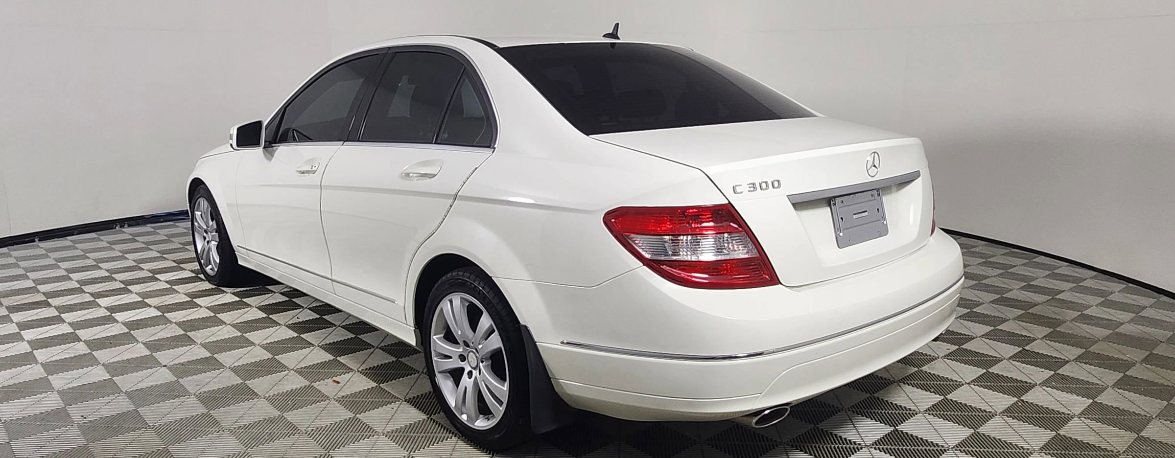 Used 2010 Mercedes-Benz C 300 C 300 Luxury Sedan 4D image 5