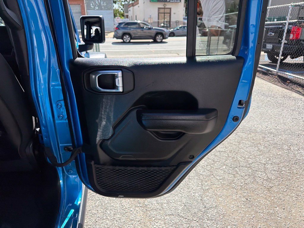 Used 2024 Jeep Wrangler Unlimited Rubicon 4xe AWD/4WD image 20