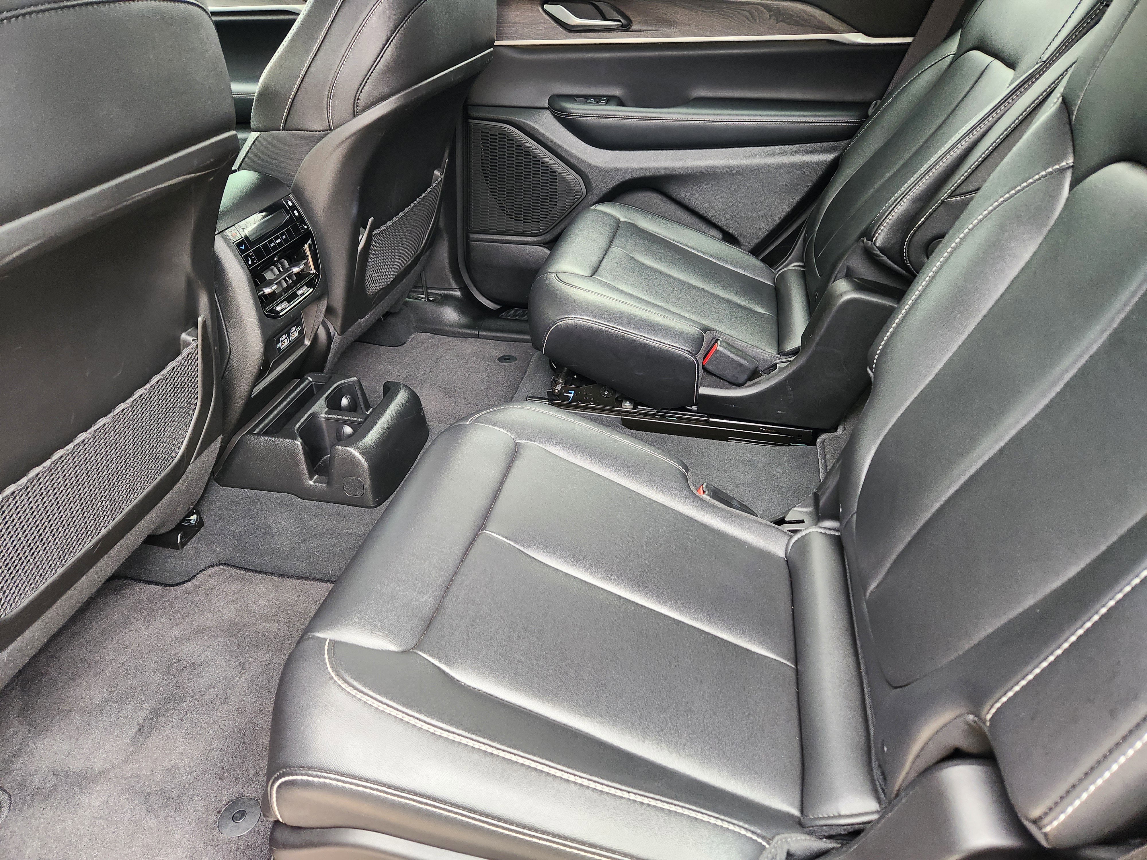 Used 2024 Jeep Grand Cherokee L Limited image 29