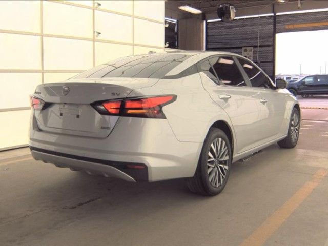 Used 2024 Nissan Altima 2.5 SV AWD/4WD image 3