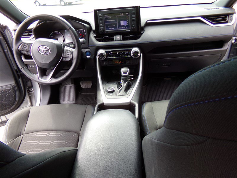 Used 2022 Toyota RAV4 SE image 35