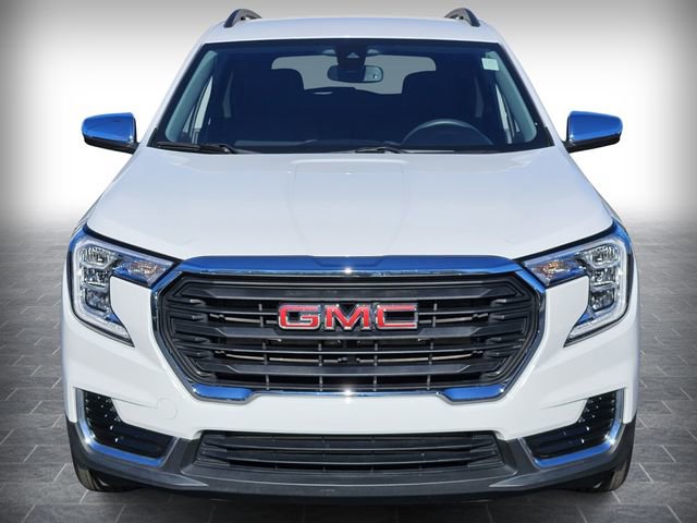 Used 2022 GMC Terrain SLE w/ Driver Convenience Package image 2