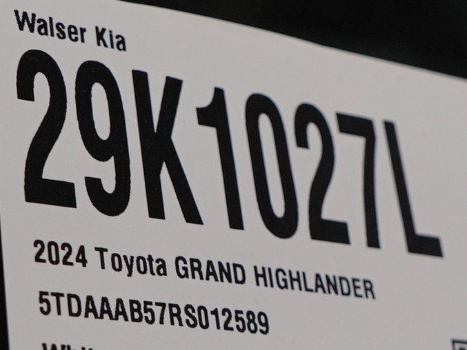 Used 2024 Toyota Grand Highlander AWD image 34