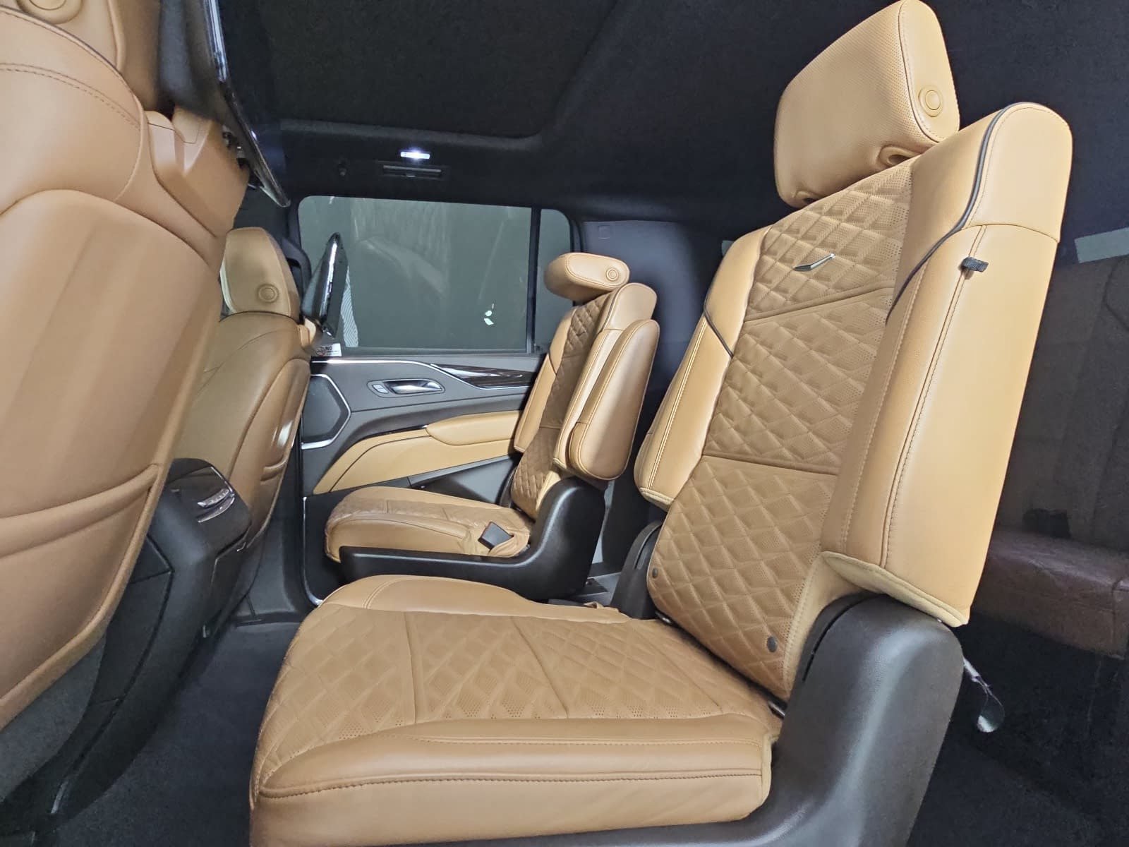 Used 2021 Cadillac Escalade ESV Premium Luxury AWD/4WD image 13