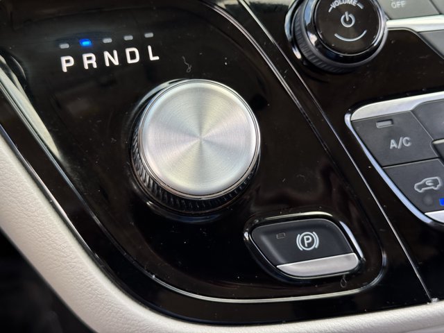 Used 2024 Chrysler Pacifica Touring-L FWD image 19
