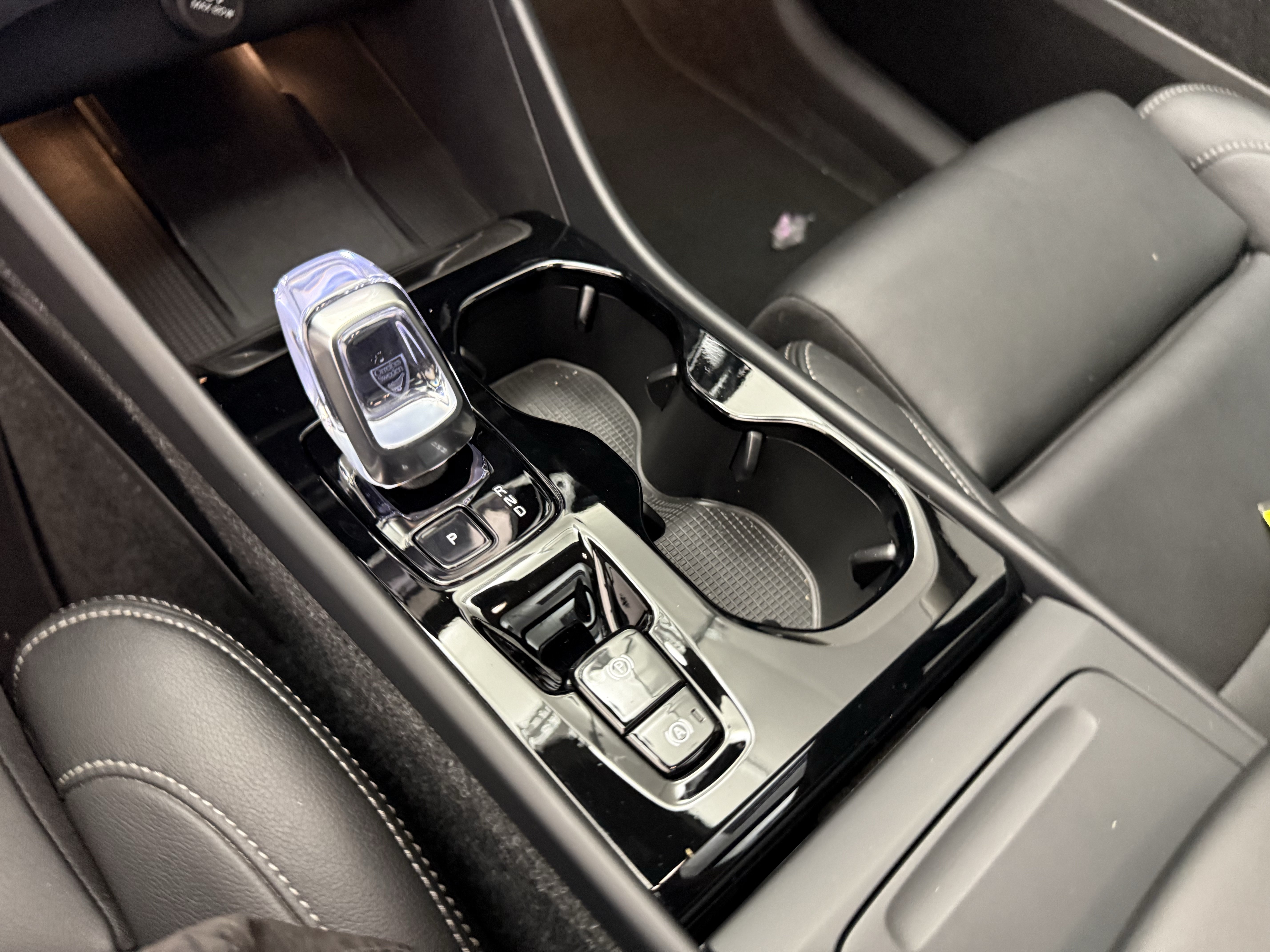Certified 2025 Volvo XC40 B5 Ultra AWD/4WD image 22