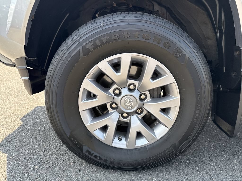 Used 2018 Toyota Tacoma SR5 AWD/4WD image 12