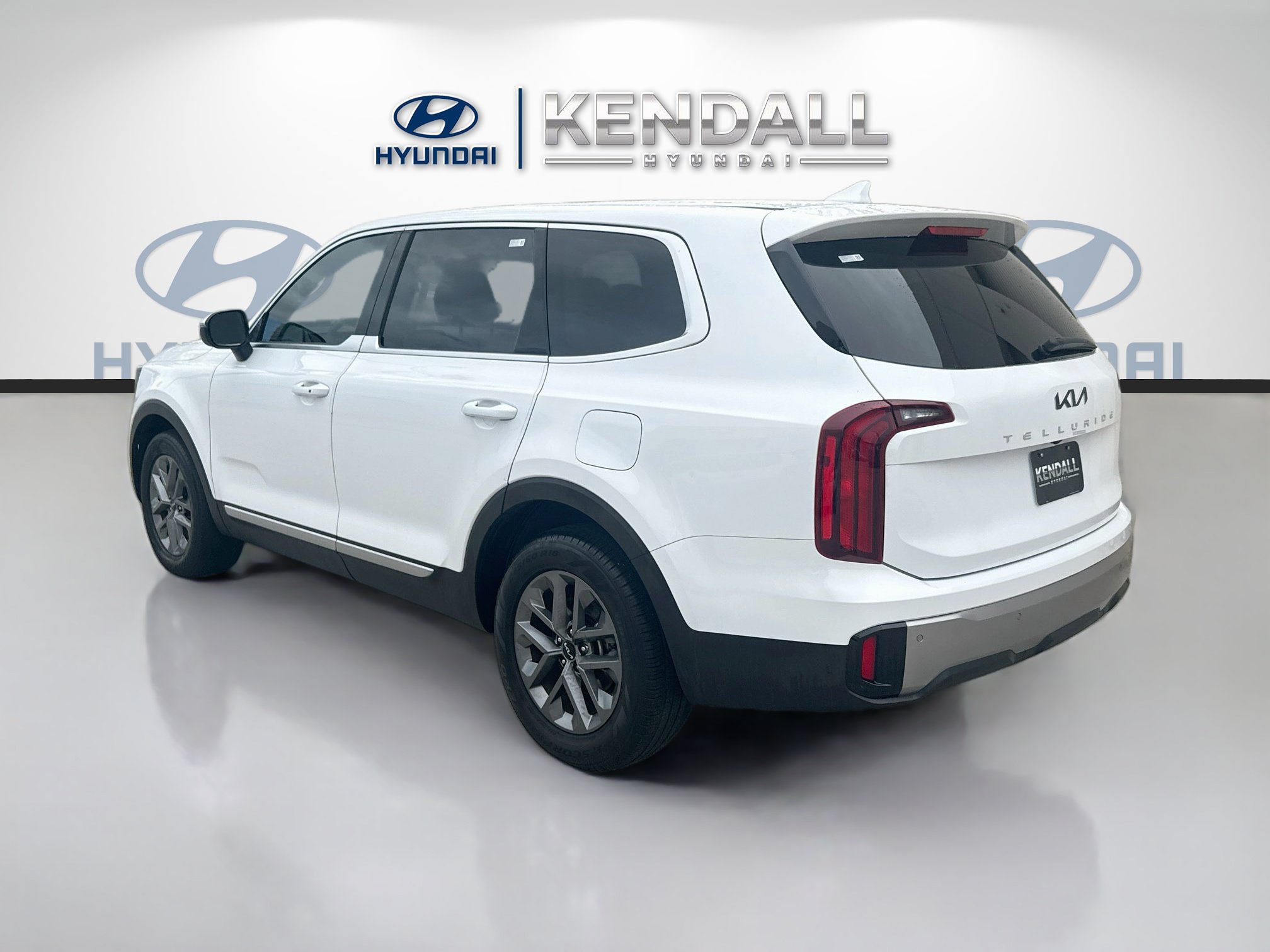 Used 2024 Kia Telluride LX FWD image 4