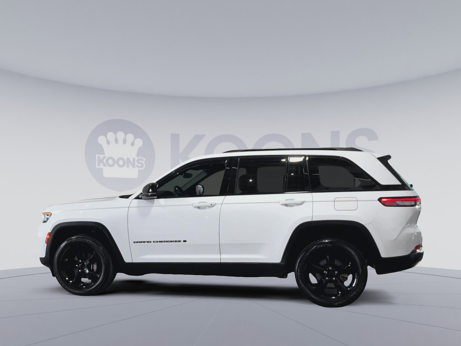 Used 2023 Jeep Grand Cherokee Altitude image 7