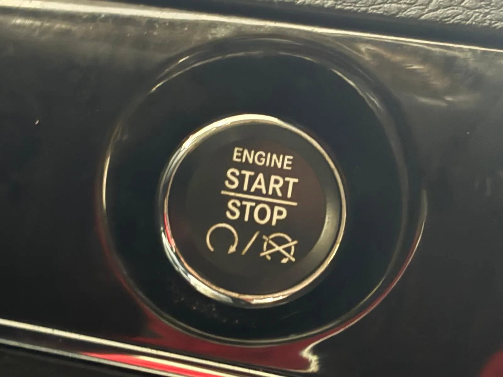 Used 2015 Chrysler Town & Country Touring-L w/ Driver Convenience Group image 11