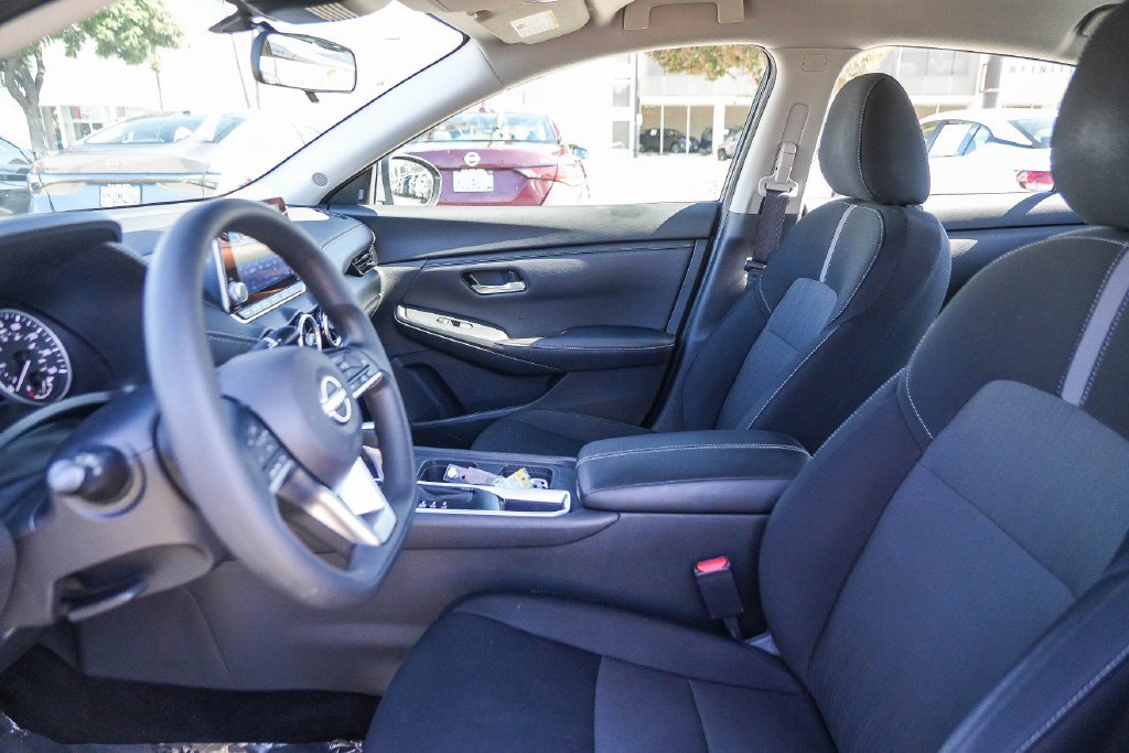 Used 2024 Nissan Sentra SV FWD image 15