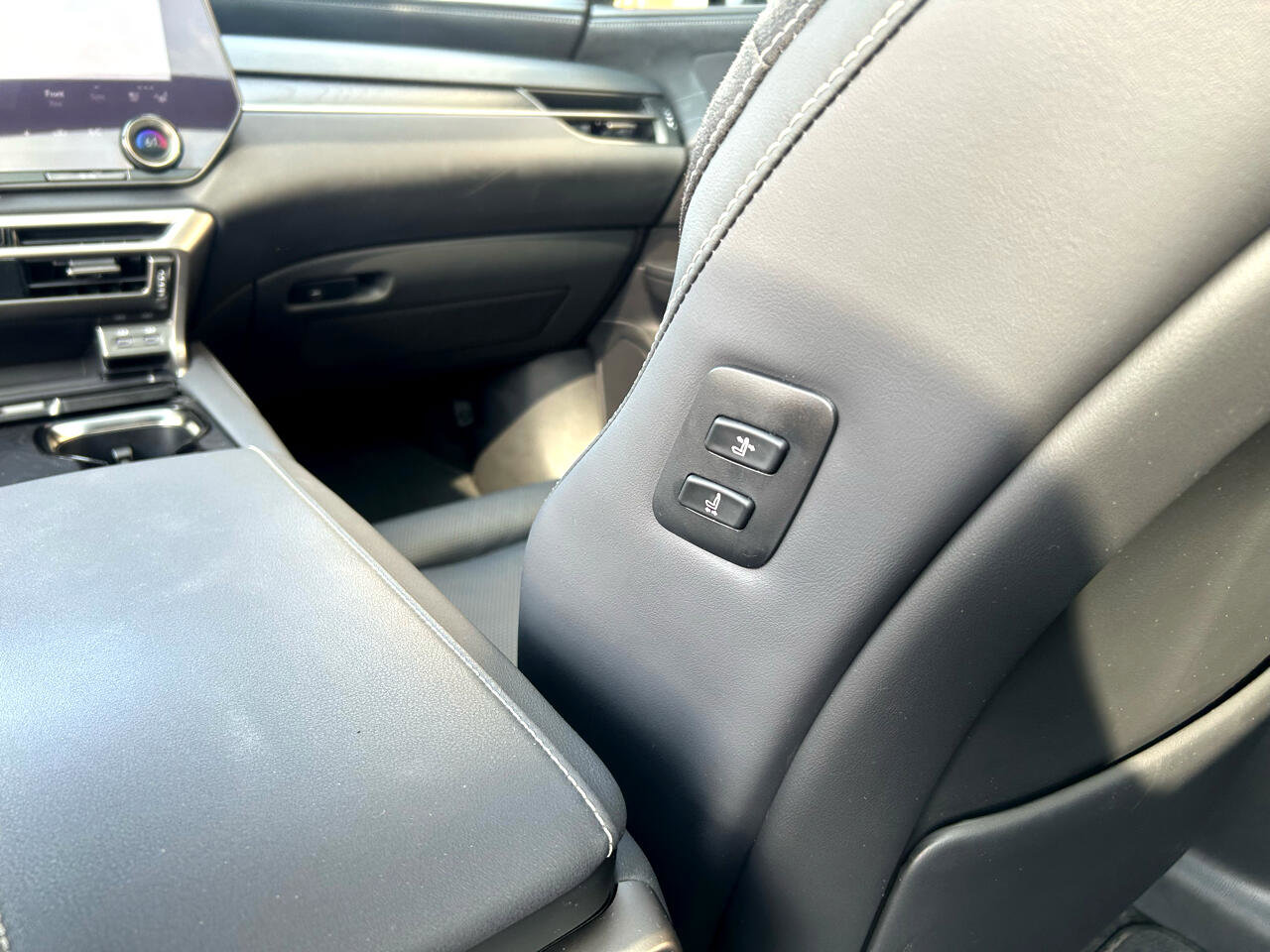 Used 2024 Lexus RX 450h 450h+ Luxury AWD w/ Convenience Package image 23