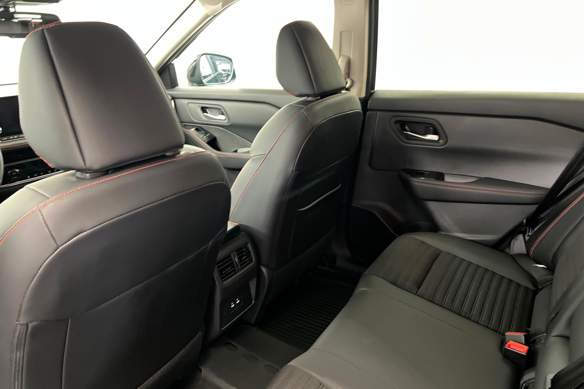 New 2026 Nissan Rogue SV w/ Rock Creek Premium Package AWD/4WD image 19