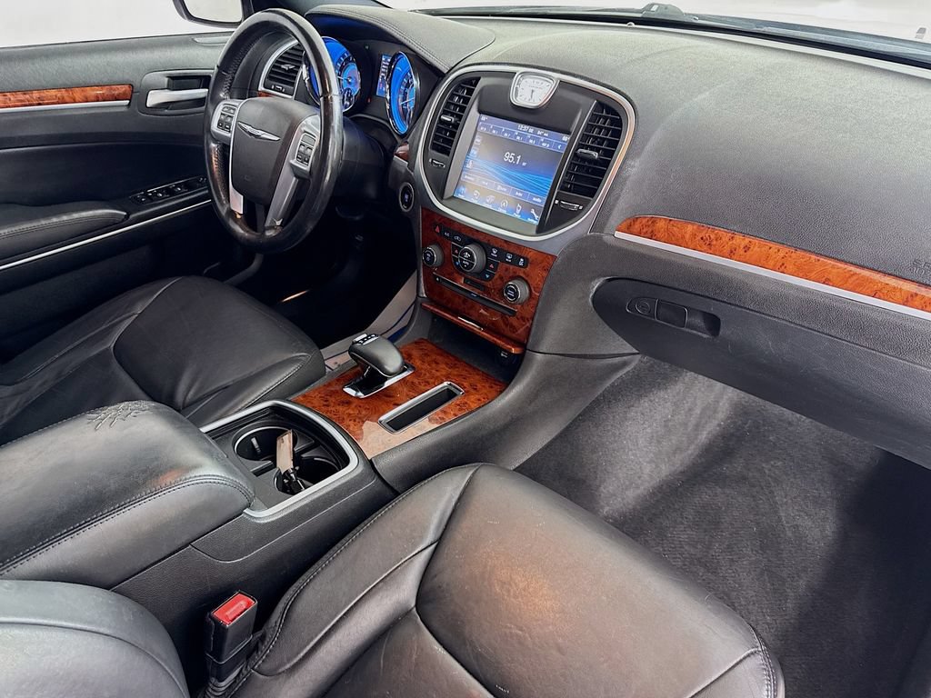 Used 2014 Chrysler 300 RWD image 33