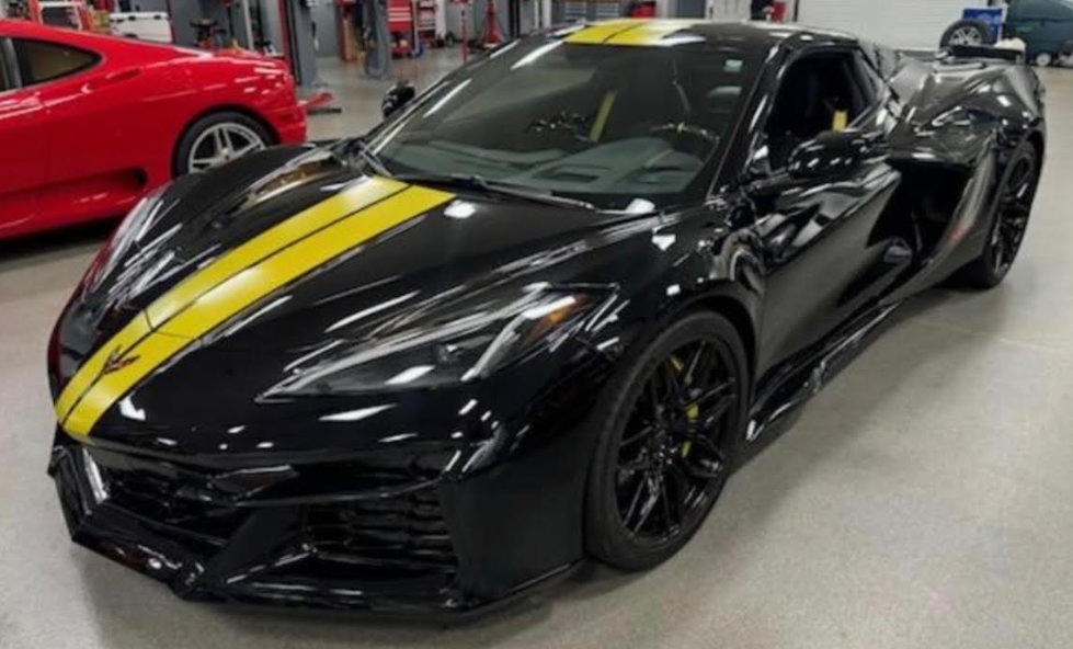 Used 2023 Chevrolet Corvette Z06 w/ Stealth Interior Trim Package RWD video 1
